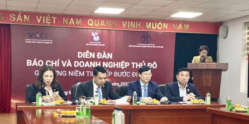 Ban chủ tọa điều hành diễn đàn. Ảnh: Khắc Kiên