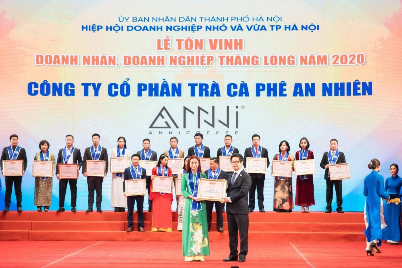 Công ty CP Trà cà phê An Nhiên nhận danh hiệu Doanh nhân, Doanh nghiệp Thăng Long năm 2020